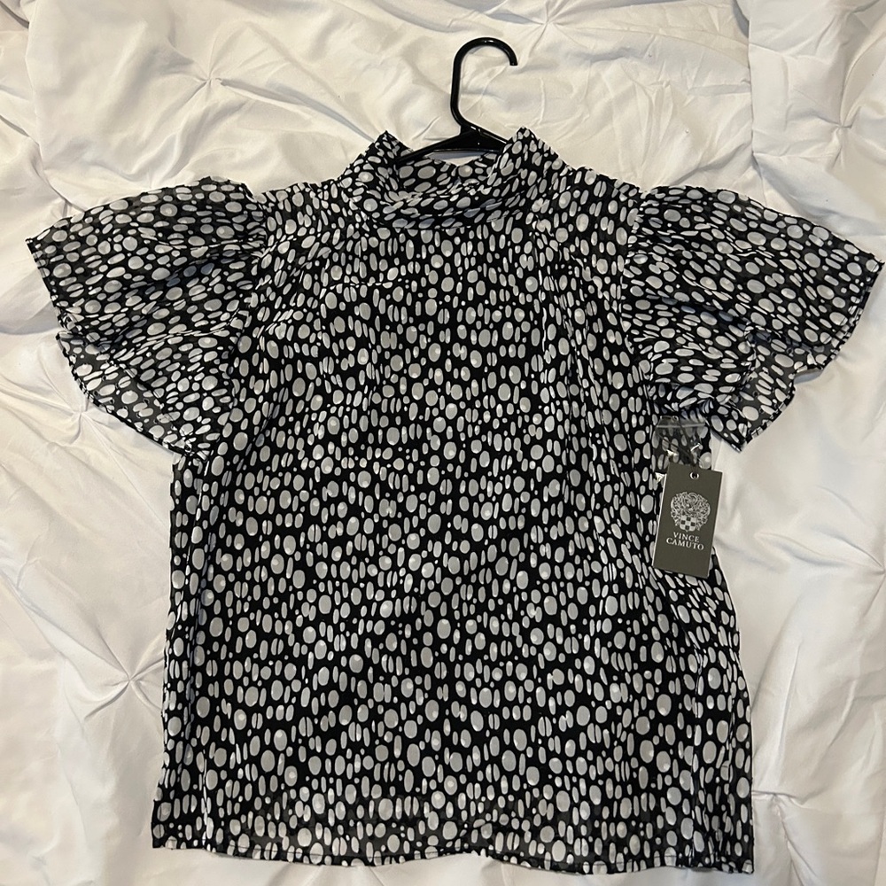 VINCE CAMUTO
Clip Dot Mock Neck Blouse In Rich Black